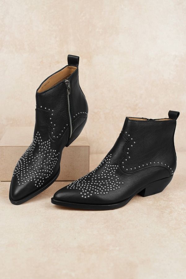 Studded flat outlet booties