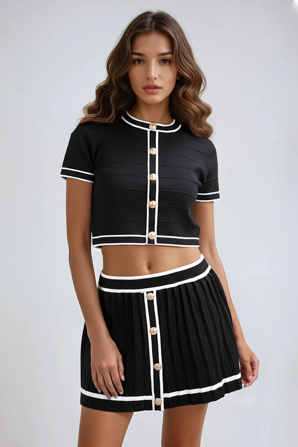 Turn Heads Sweater Crop Top - Black/White