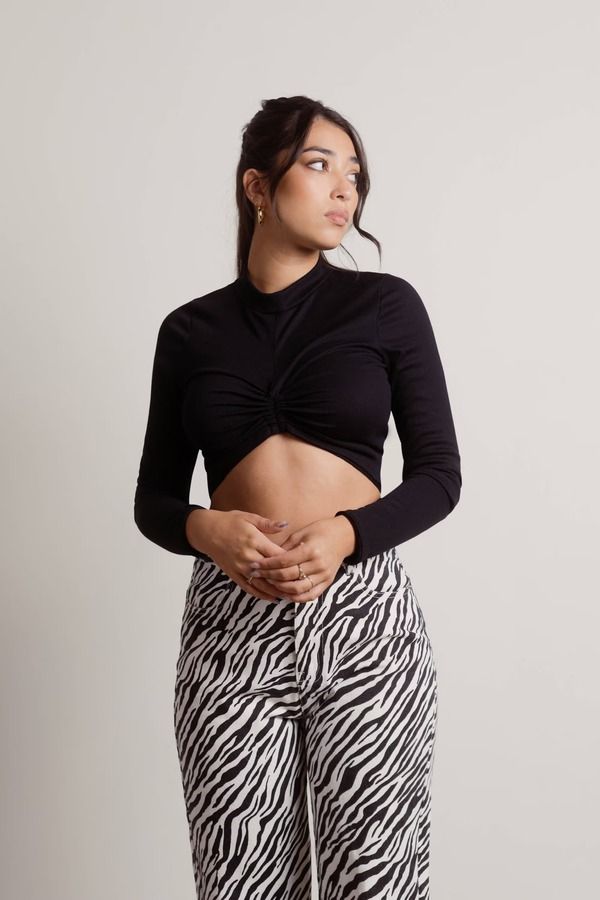 Turtuo Chest Cup Crop Top