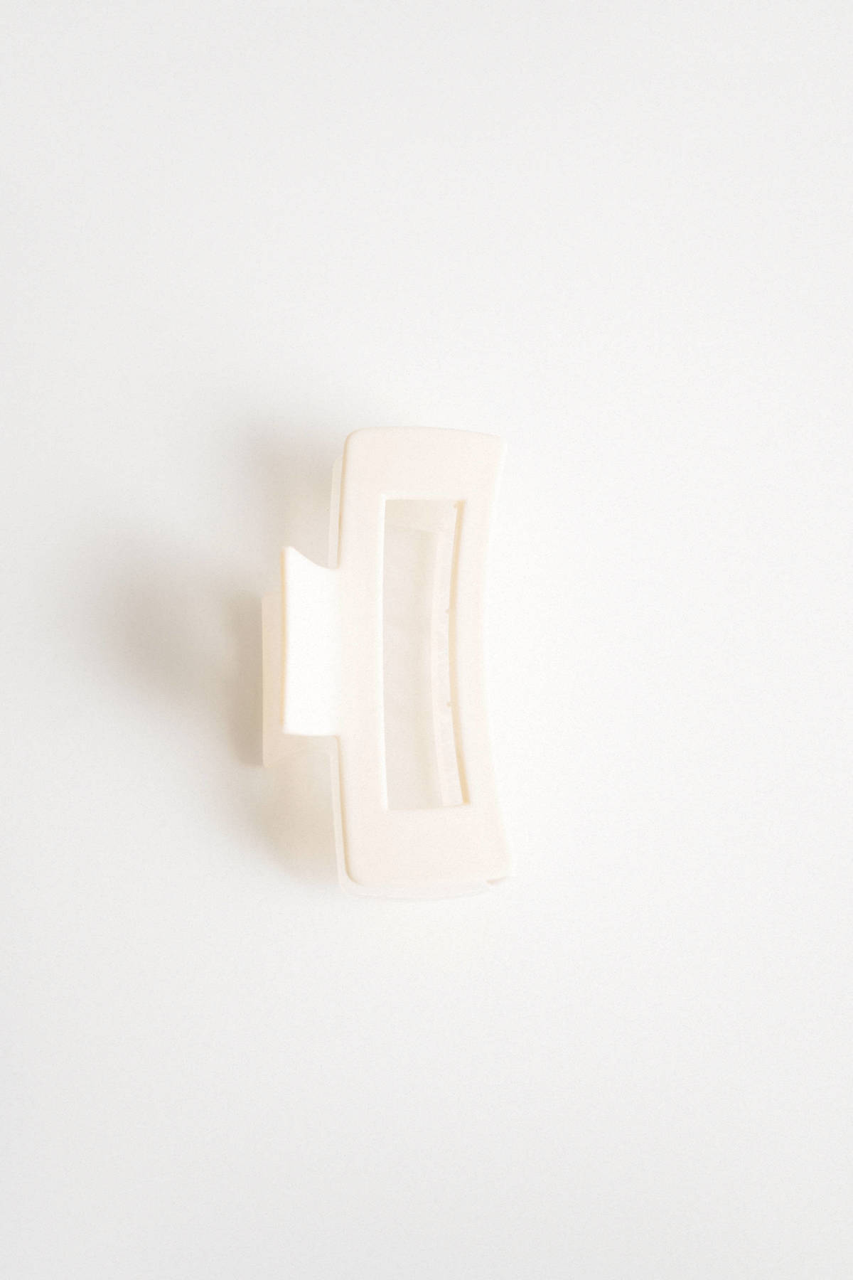 Tamari Cream Translucent Hair Claw - C$ 26 | Tobi CA