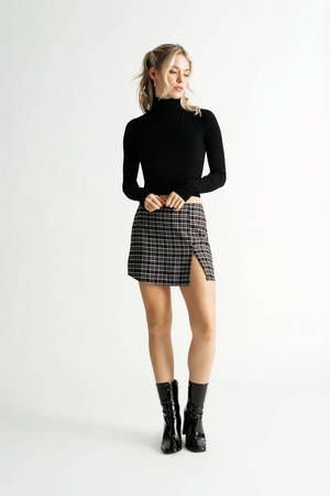 Mini Skirts & Short Skirt Outfits for Women | Tobi
